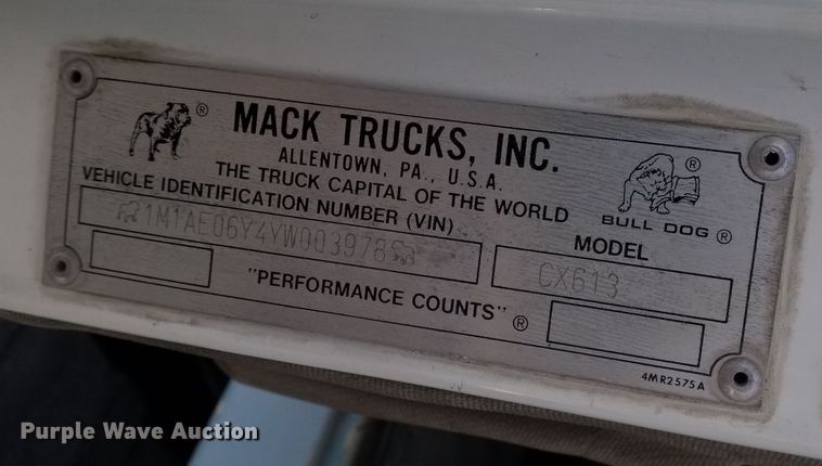 image for item JH9925 2000 Mack CX613 semi truck