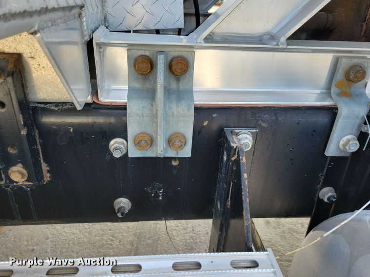 image for item JH9926 2004 Mack CL733 semi truck