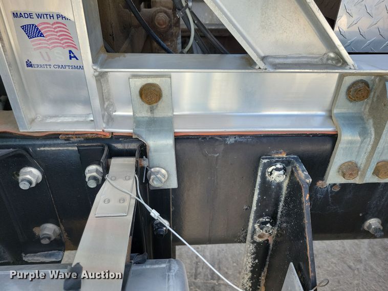 image for item JH9926 2004 Mack CL733 semi truck