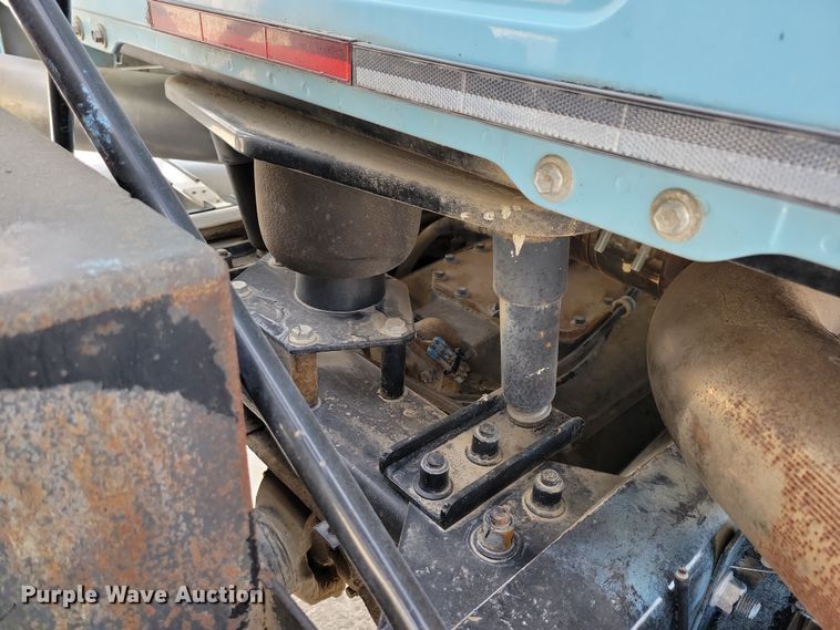 image for item JH9926 2004 Mack CL733 semi truck