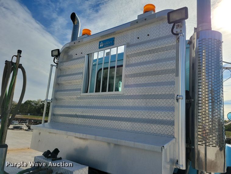 image for item JH9926 2004 Mack CL733 semi truck