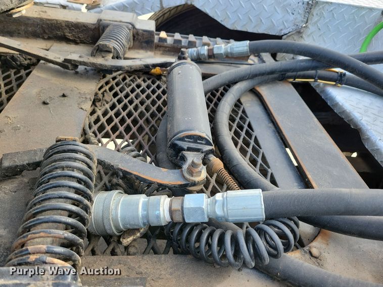 image for item JH9926 2004 Mack CL733 semi truck