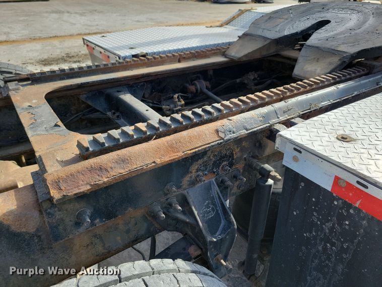 image for item JH9926 2004 Mack CL733 semi truck