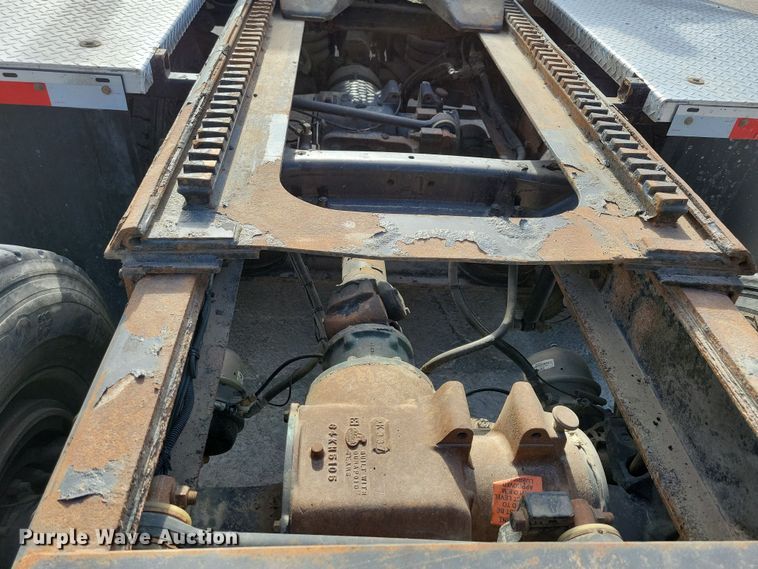 image for item JH9926 2004 Mack CL733 semi truck