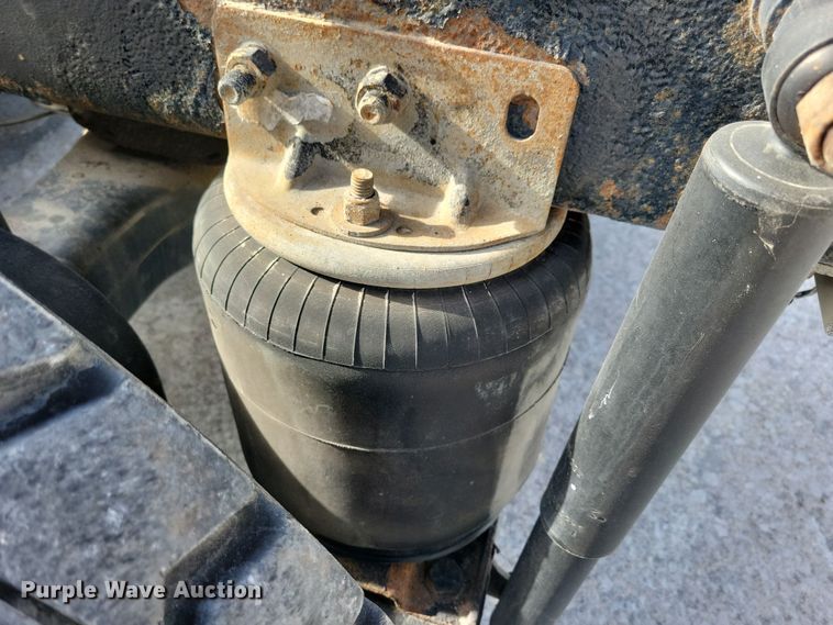 image for item JH9926 2004 Mack CL733 semi truck