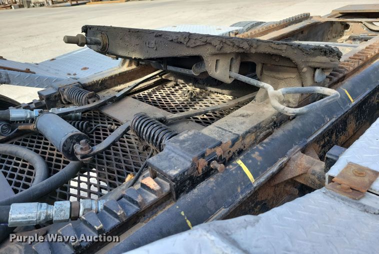 image for item JH9926 2004 Mack CL733 semi truck