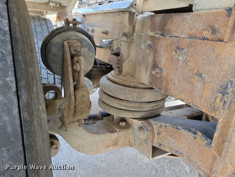 image for item JH9926 2004 Mack CL733 semi truck