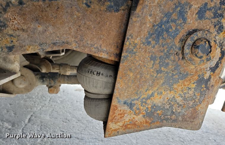 image for item JH9926 2004 Mack CL733 semi truck