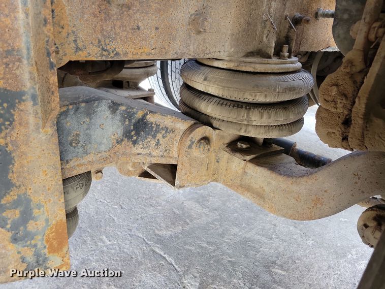 image for item JH9926 2004 Mack CL733 semi truck