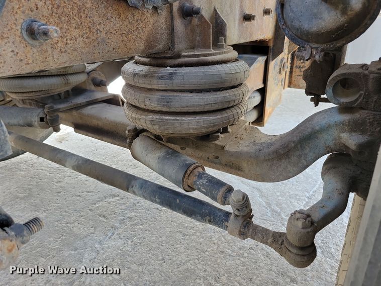 image for item JH9926 2004 Mack CL733 semi truck