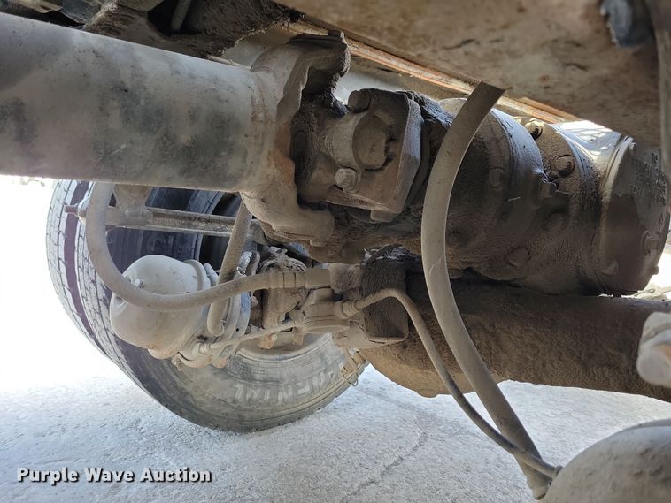 image for item JH9926 2004 Mack CL733 semi truck