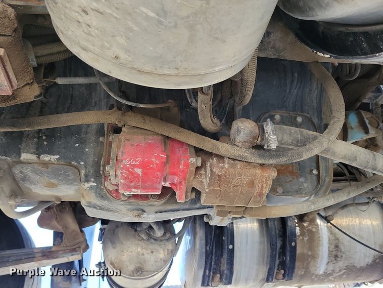 image for item JH9926 2004 Mack CL733 semi truck