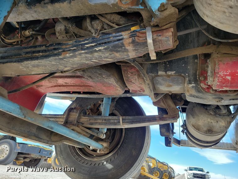 image for item JH9926 2004 Mack CL733 semi truck