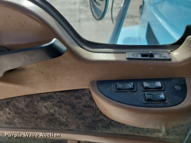 image for item JH9926 2004 Mack CL733 semi truck