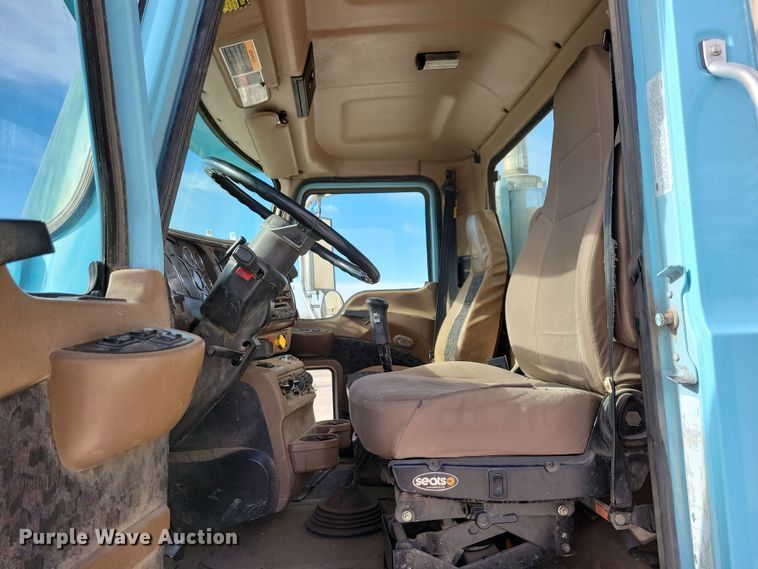 image for item JH9926 2004 Mack CL733 semi truck