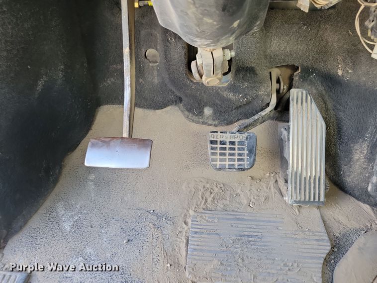 image for item JH9926 2004 Mack CL733 semi truck