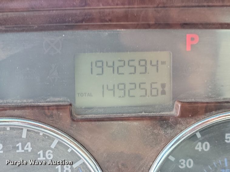 image for item JH9926 2004 Mack CL733 semi truck