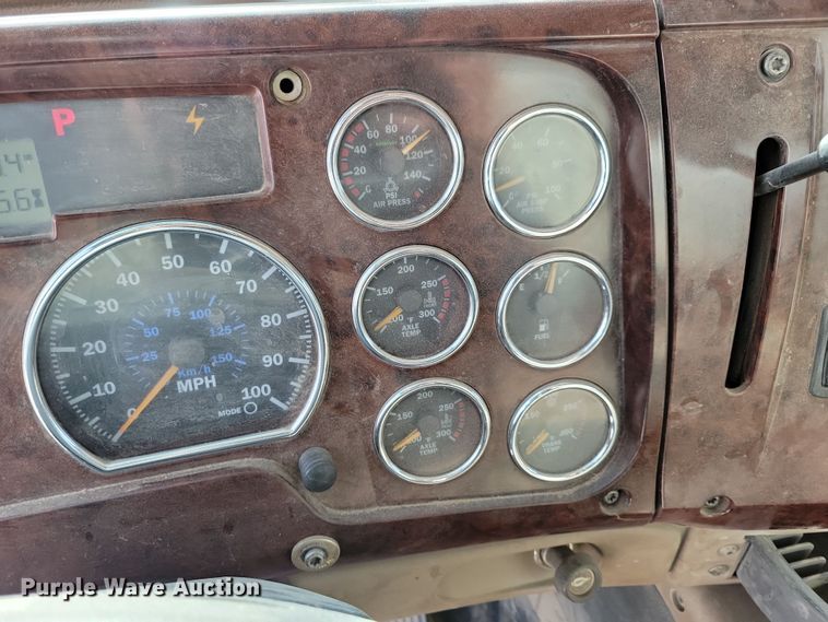 image for item JH9926 2004 Mack CL733 semi truck