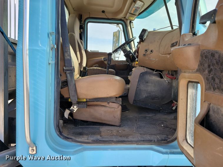 image for item JH9926 2004 Mack CL733 semi truck