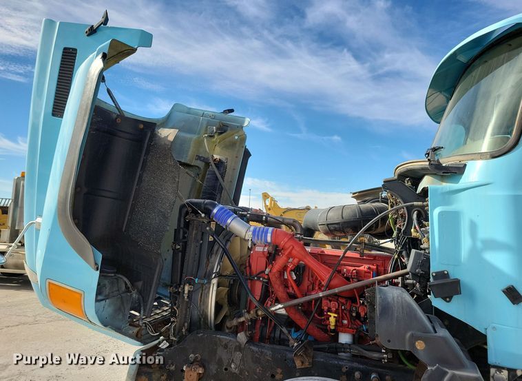 image for item JH9926 2004 Mack CL733 semi truck