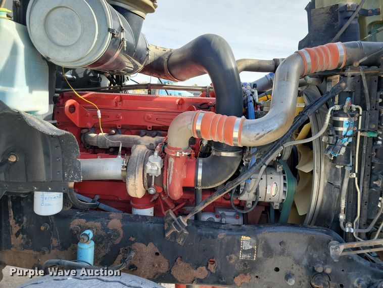 image for item JH9926 2004 Mack CL733 semi truck