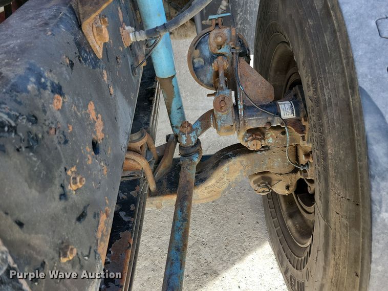 image for item JH9926 2004 Mack CL733 semi truck