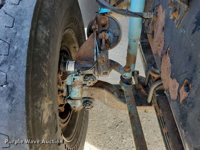 image for item JH9926 2004 Mack CL733 semi truck