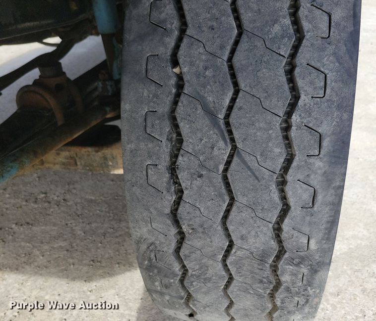 image for item JH9926 2004 Mack CL733 semi truck