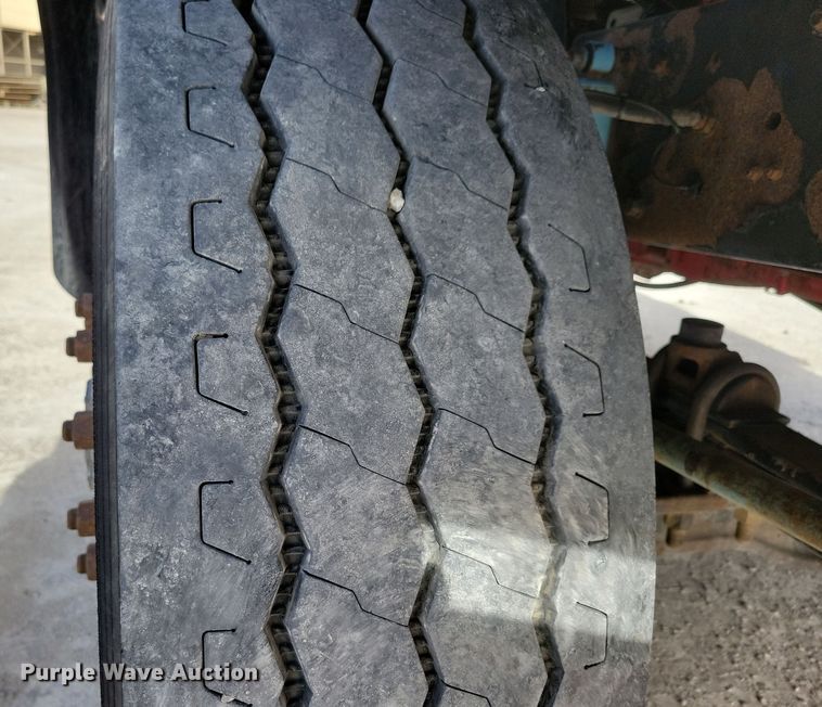 image for item JH9926 2004 Mack CL733 semi truck