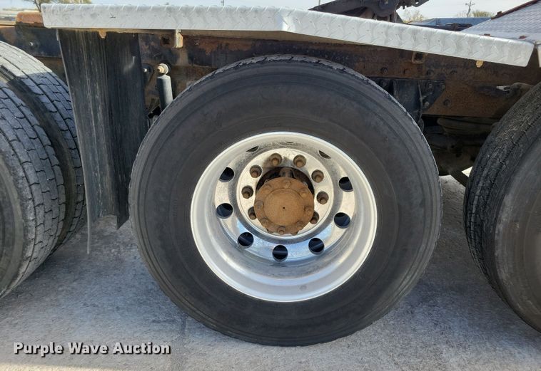 image for item JH9926 2004 Mack CL733 semi truck