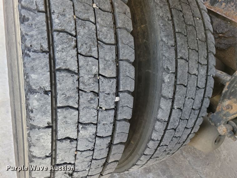 image for item JH9926 2004 Mack CL733 semi truck