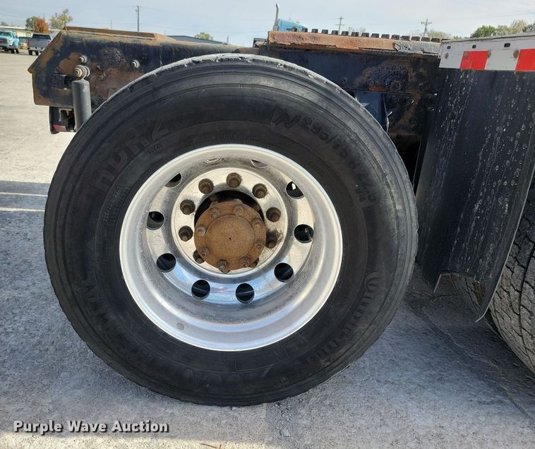 image for item JH9926 2004 Mack CL733 semi truck