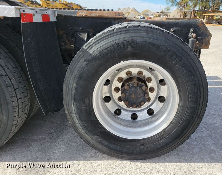 image for item JH9926 2004 Mack CL733 semi truck