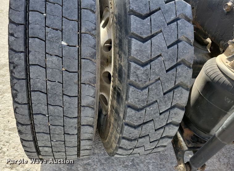 image for item JH9926 2004 Mack CL733 semi truck