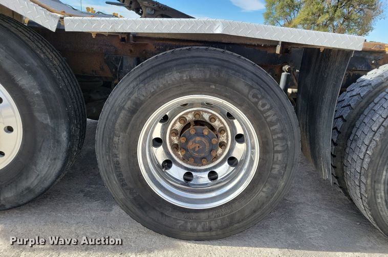 image for item JH9926 2004 Mack CL733 semi truck