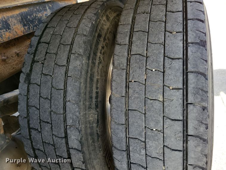 image for item JH9926 2004 Mack CL733 semi truck