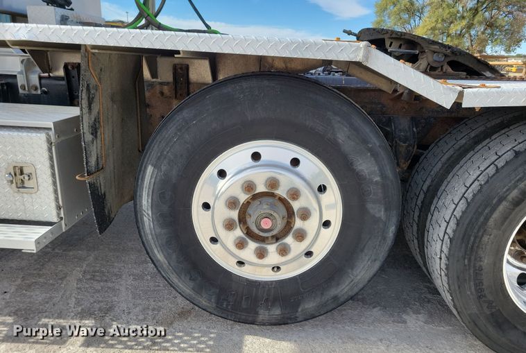 image for item JH9926 2004 Mack CL733 semi truck