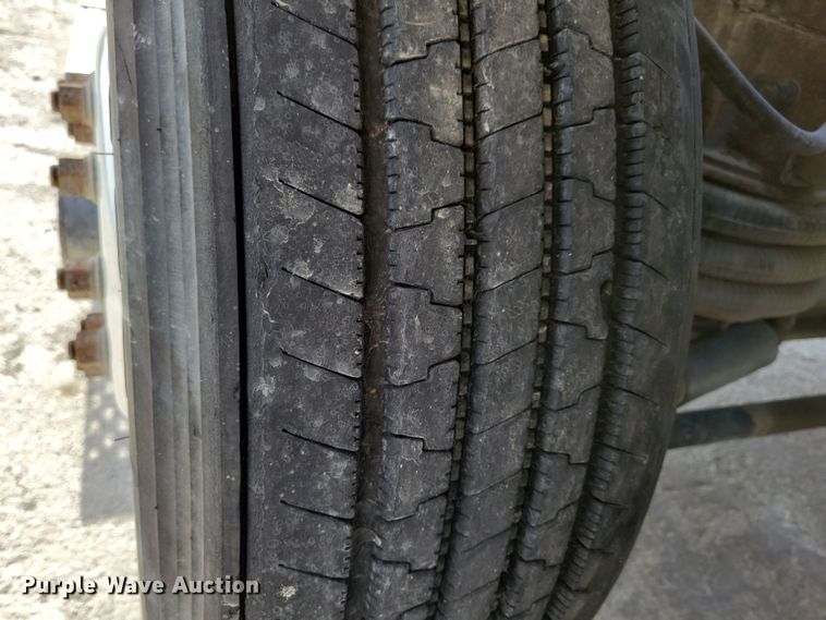 image for item JH9926 2004 Mack CL733 semi truck