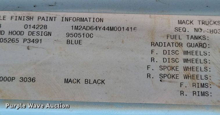 image for item JH9926 2004 Mack CL733 semi truck