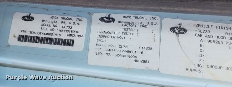 image for item JH9926 2004 Mack CL733 semi truck