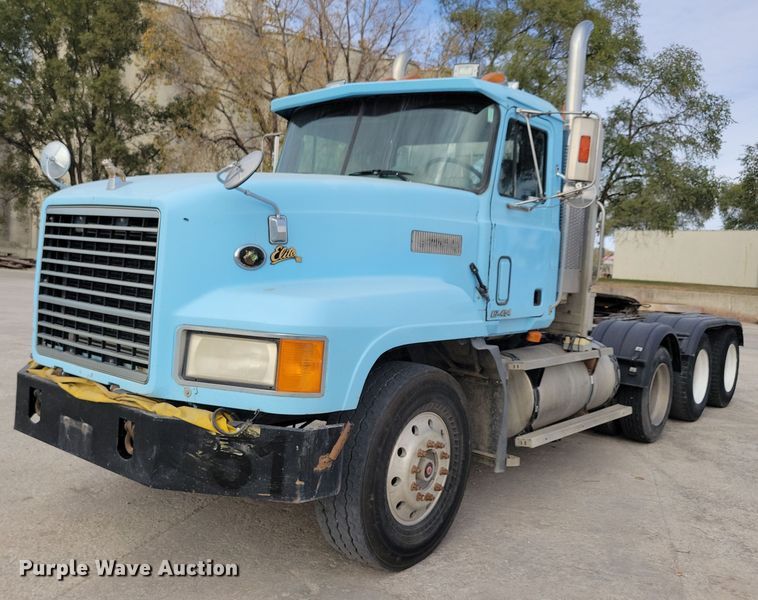 image for item JH9927 1997 Mack CL713 semi truck