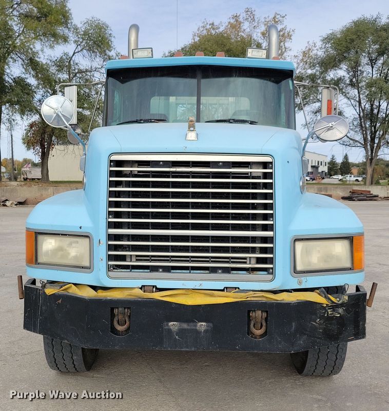 image for item JH9927 1997 Mack CL713 semi truck