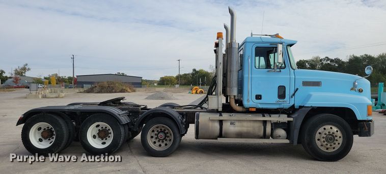 image for item JH9927 1997 Mack CL713 semi truck