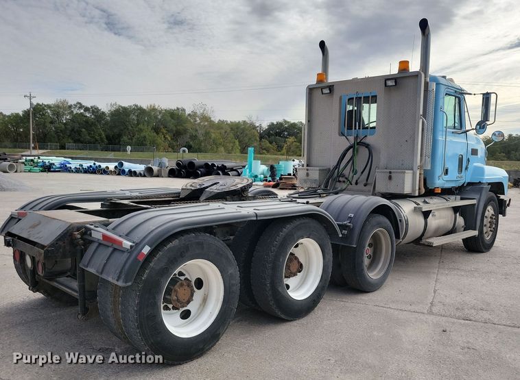 image for item JH9927 1997 Mack CL713 semi truck