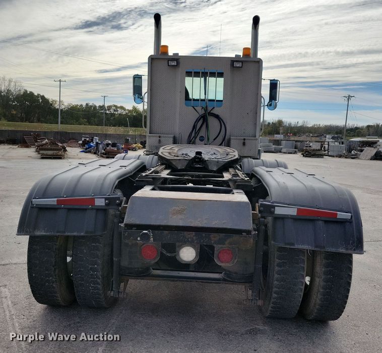 image for item JH9927 1997 Mack CL713 semi truck