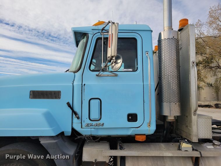 image for item JH9927 1997 Mack CL713 semi truck