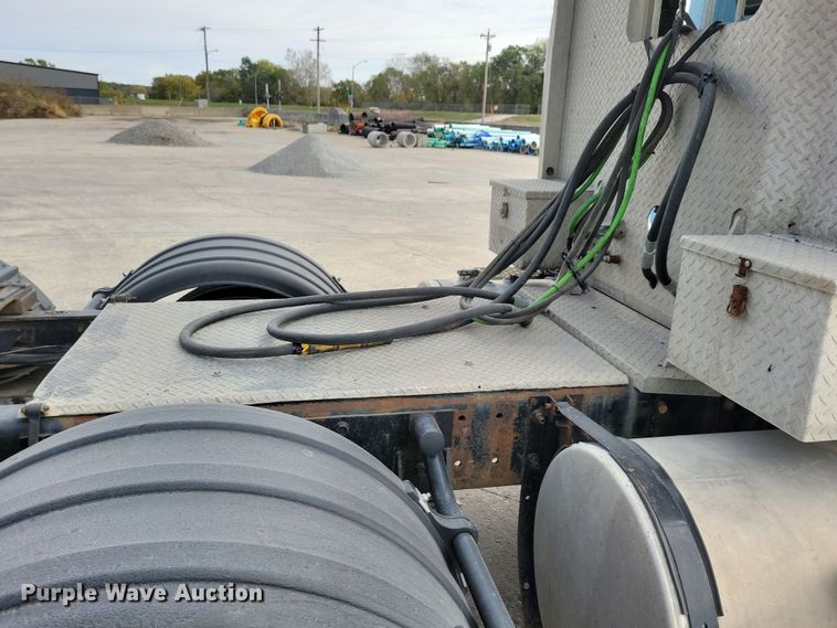 image for item JH9927 1997 Mack CL713 semi truck