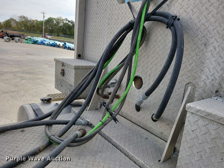 image for item JH9927 1997 Mack CL713 semi truck