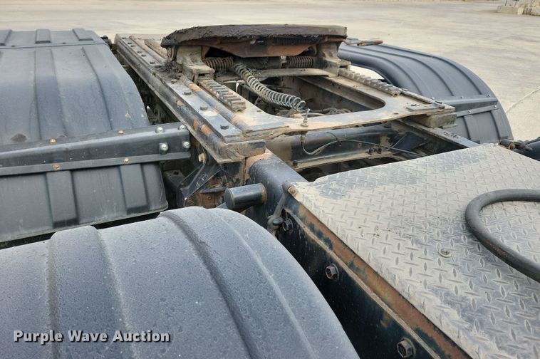 image for item JH9927 1997 Mack CL713 semi truck