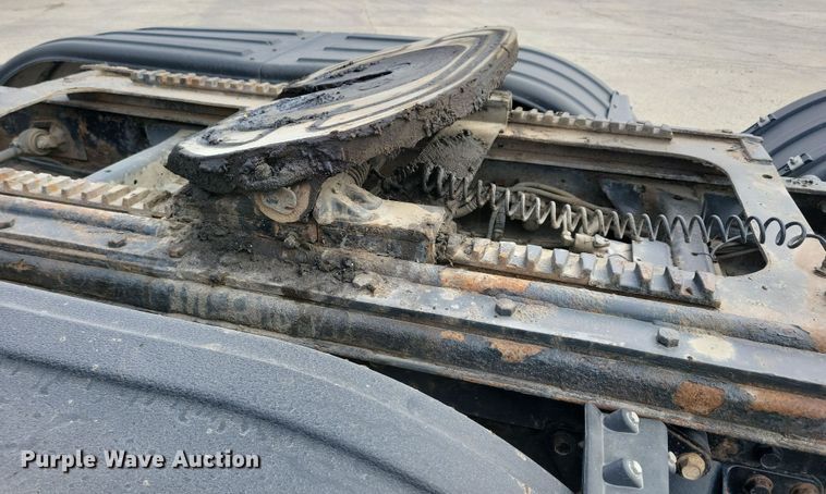 image for item JH9927 1997 Mack CL713 semi truck